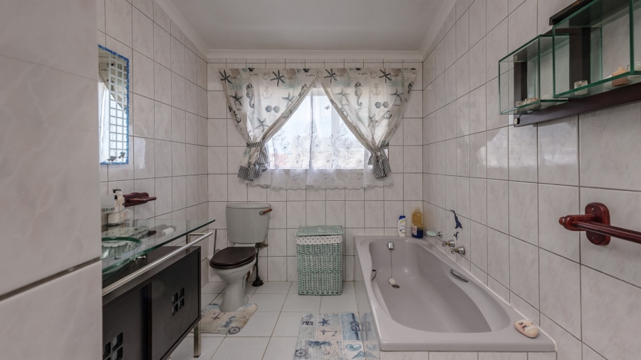 5 Bedroom Property for Sale in Suiderstrand Western Cape